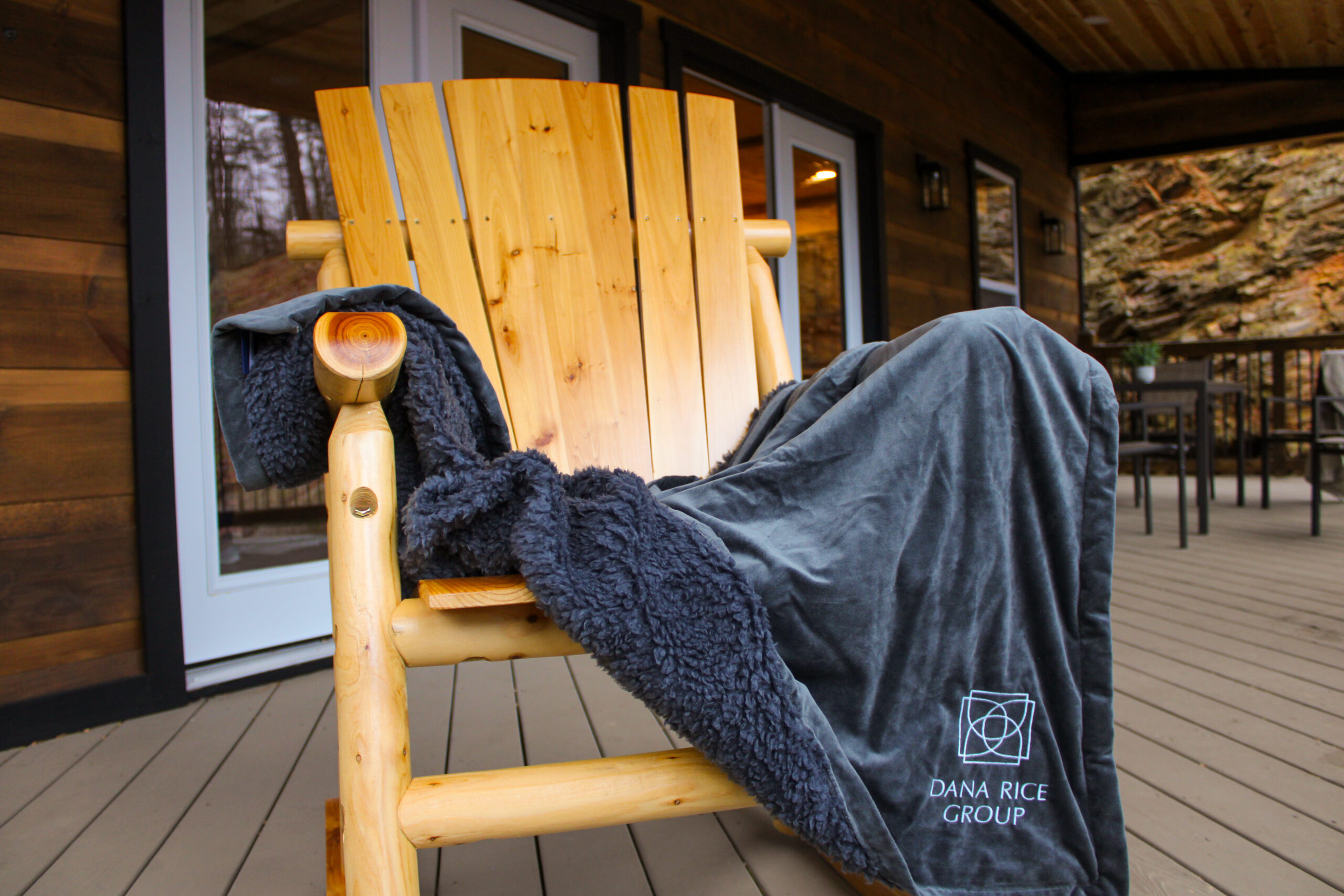 RLT-5060_Rural LLama Throw_Pro Towels